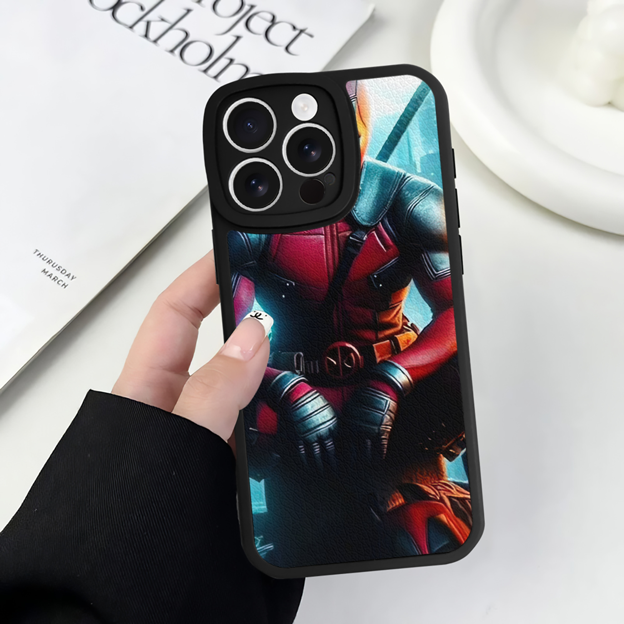 （画像用） Deadpool デッドプール 【iPhone 16シリーズ対応】シリコンスマホケース（レザー調） 材質：シリコン
